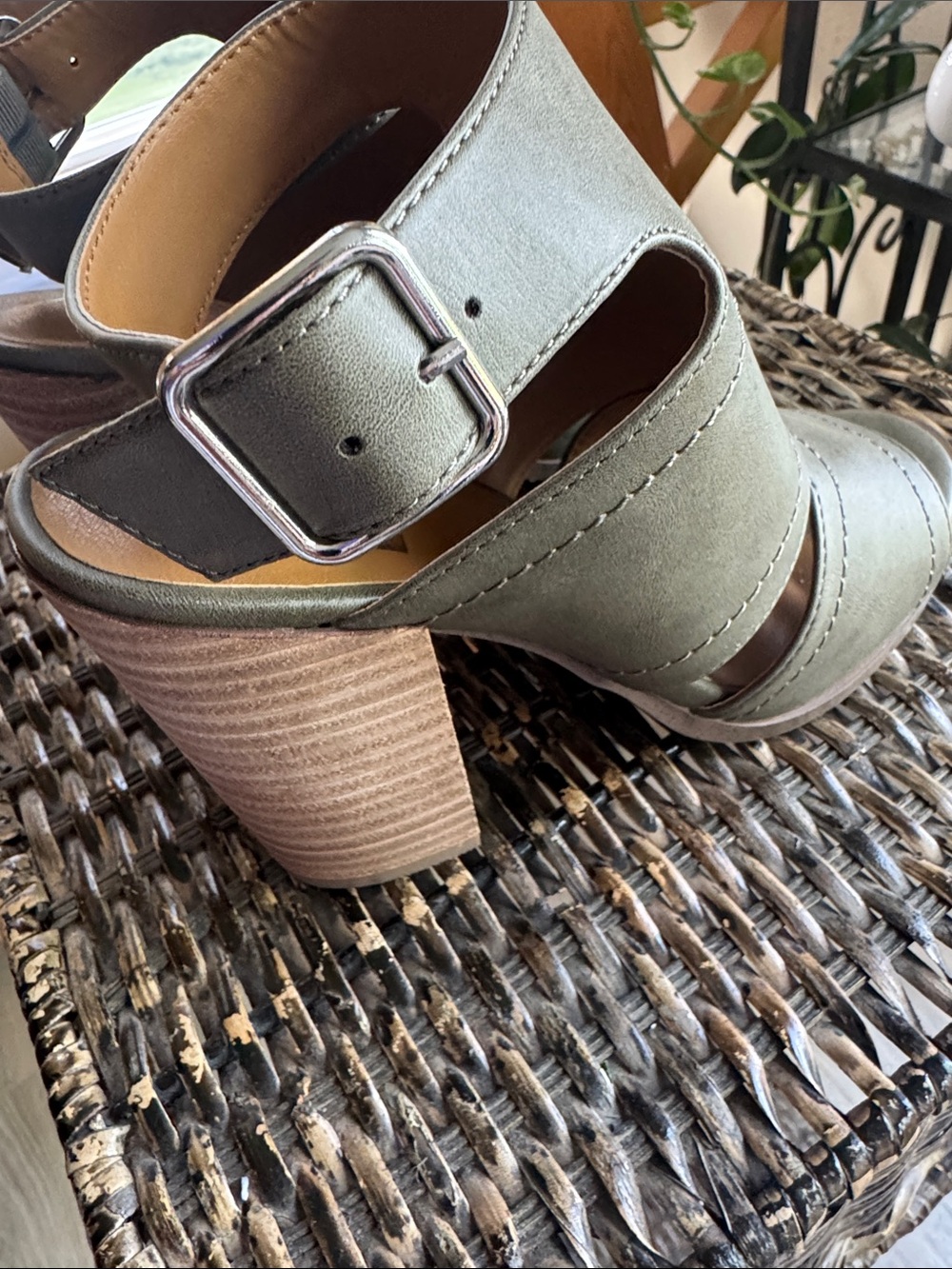 DV by Dolce Vita Olive Green Open-Toe Block Heel Sandals women’s size 6 - Picture 8 of 9